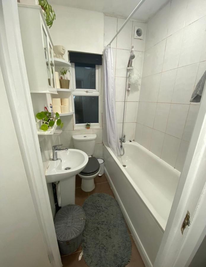 Guest Bedroom With King Size Bed In Brixton 伦敦 外观 照片